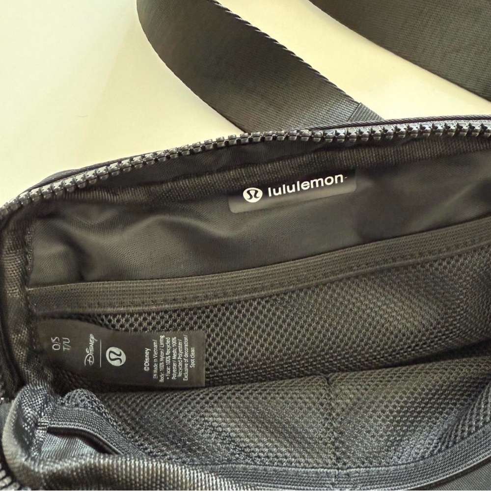 Disney x Lululemon *Everywhere Belt Bag 1L Mickey and Logo Print - Picture 3 of 4